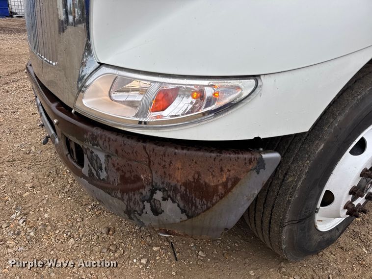 image for item DO2219 2007 International 8600 semi truck