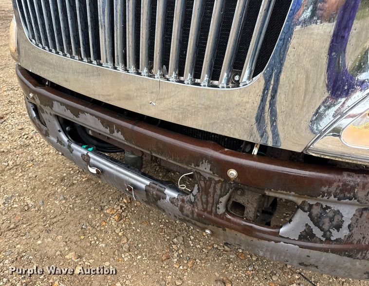 image for item DO2219 2007 International 8600 semi truck