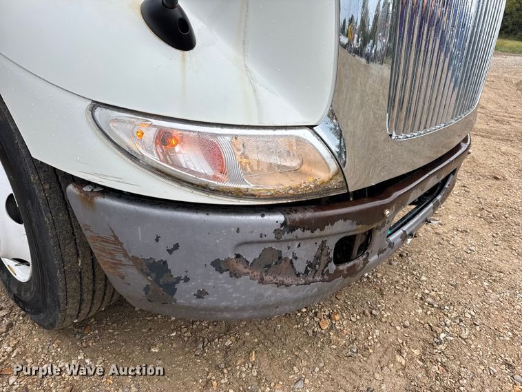 image for item DO2219 2007 International 8600 semi truck