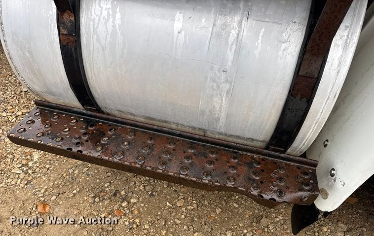 image for item DO2219 2007 International 8600 semi truck