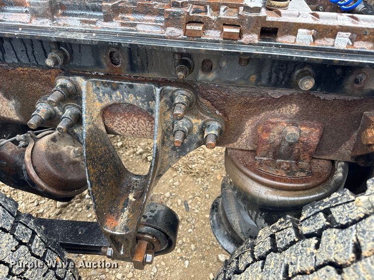 image for item DO2219 2007 International 8600 semi truck