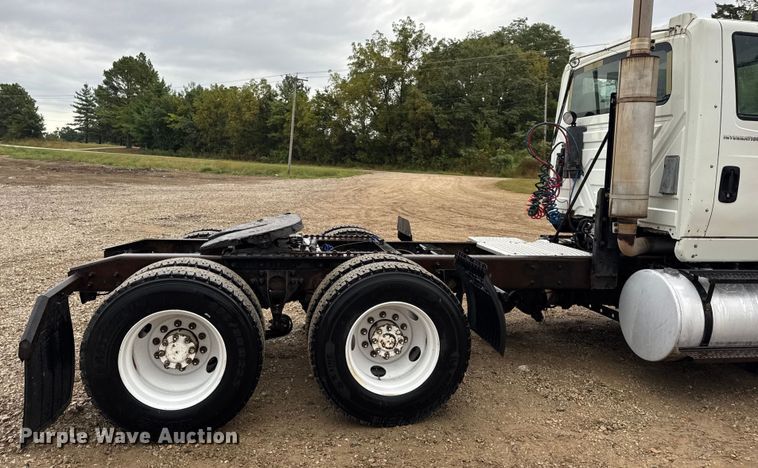 image for item DO2219 2007 International 8600 semi truck