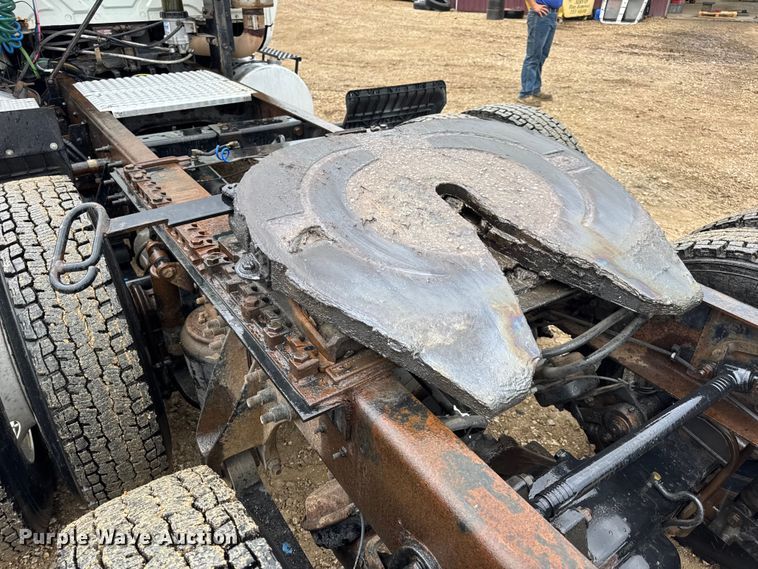 image for item DO2219 2007 International 8600 semi truck