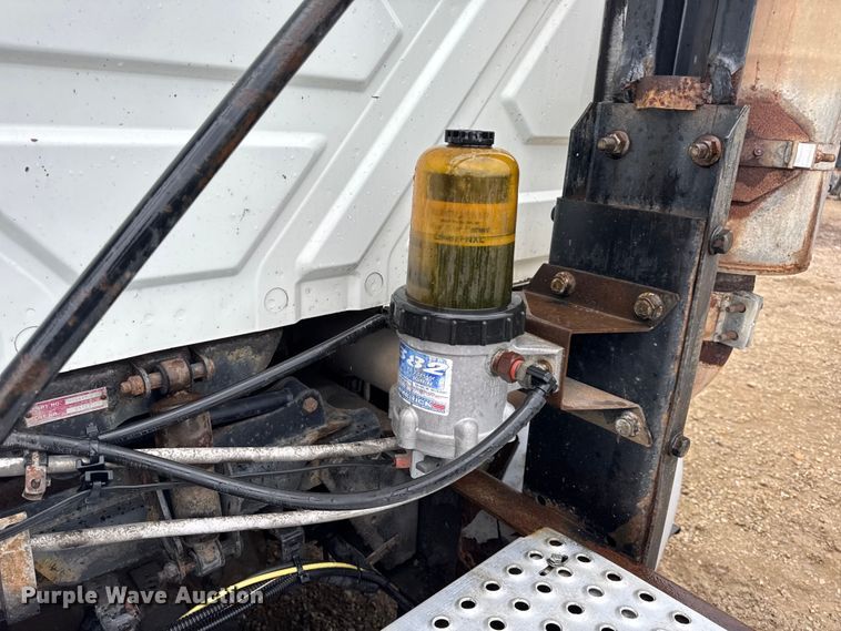 image for item DO2219 2007 International 8600 semi truck