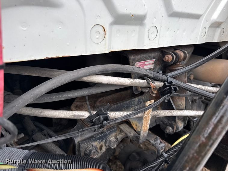 image for item DO2219 2007 International 8600 semi truck