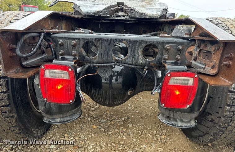 image for item DO2219 2007 International 8600 semi truck