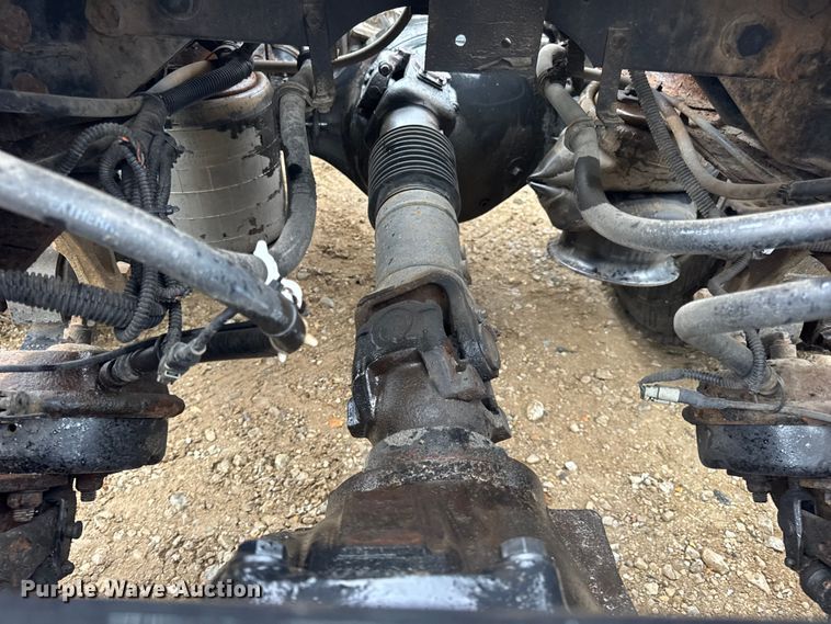 image for item DO2219 2007 International 8600 semi truck