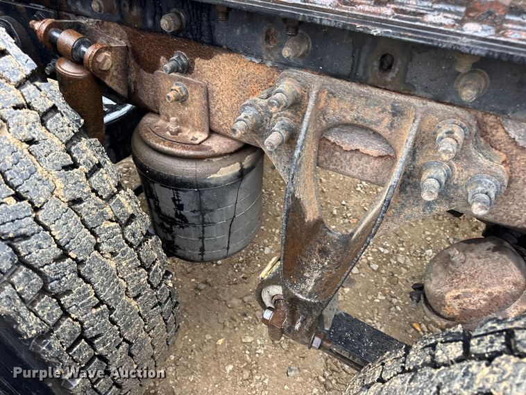 image for item DO2219 2007 International 8600 semi truck