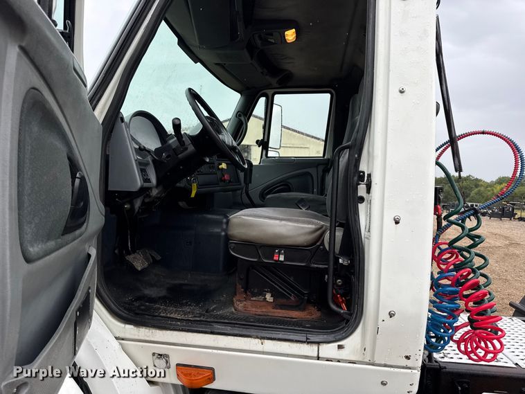 image for item DO2219 2007 International 8600 semi truck