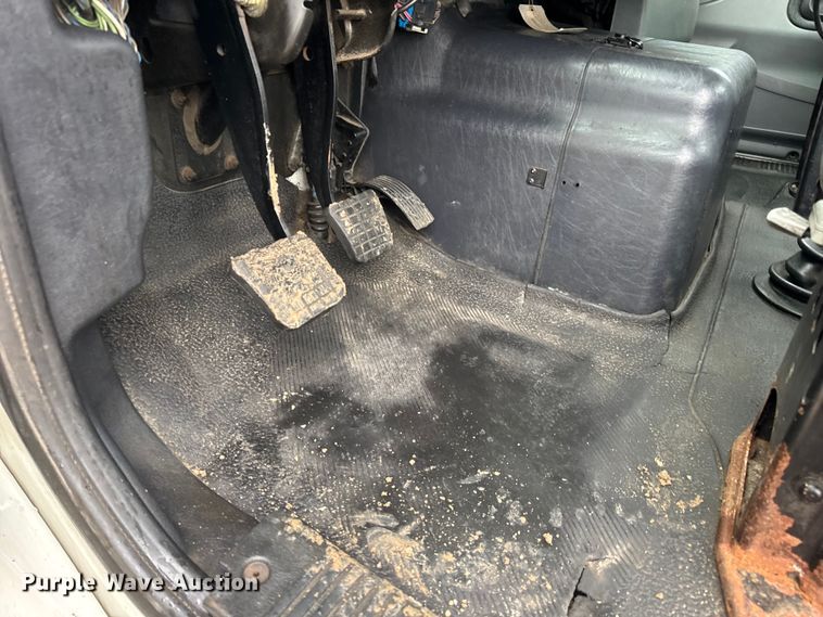 image for item DO2219 2007 International 8600 semi truck