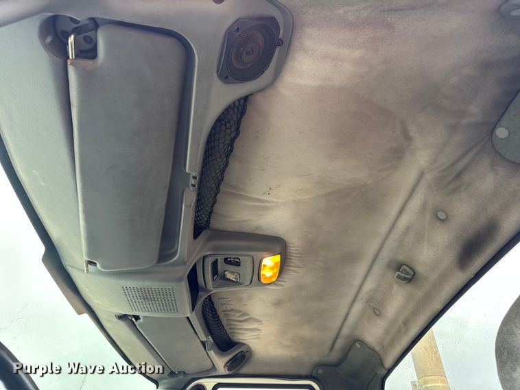 image for item DO2219 2007 International 8600 semi truck