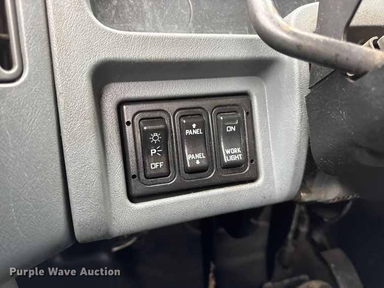 image for item DO2219 2007 International 8600 semi truck