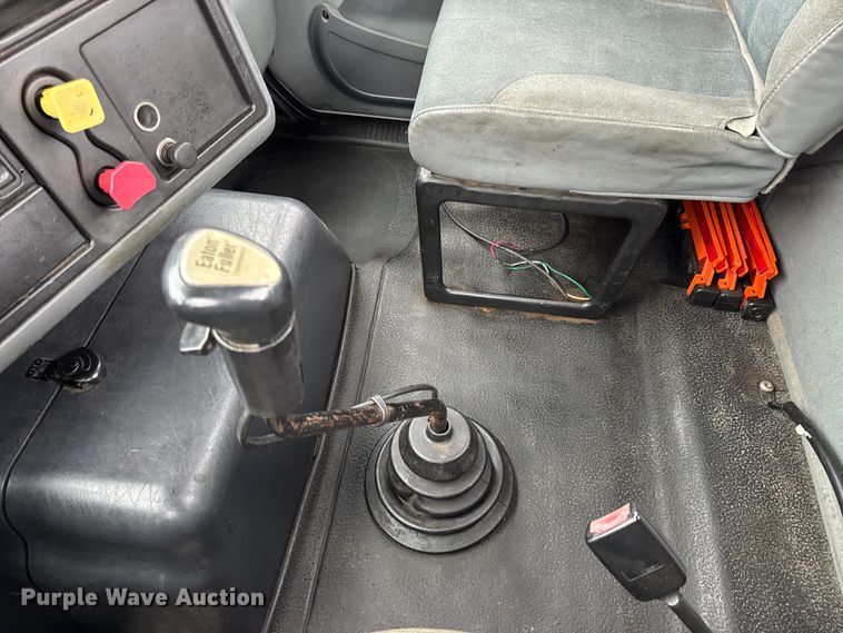 image for item DO2219 2007 International 8600 semi truck