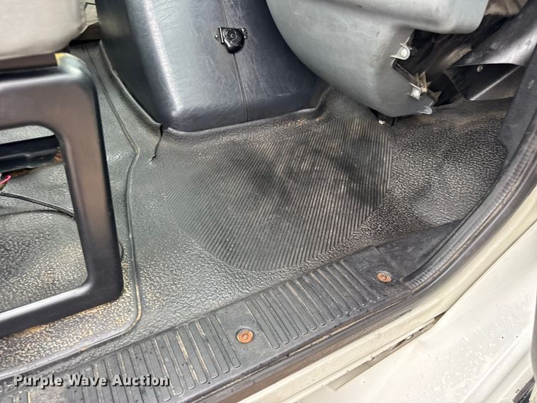 image for item DO2219 2007 International 8600 semi truck