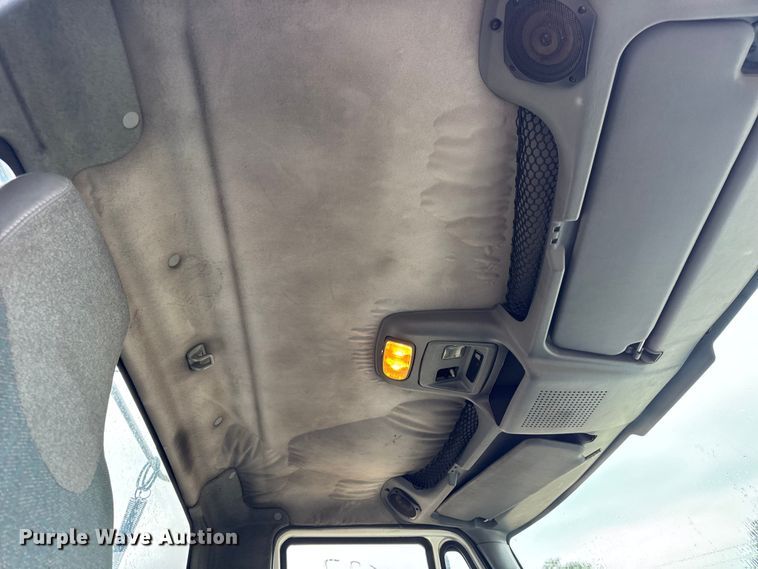 image for item DO2219 2007 International 8600 semi truck