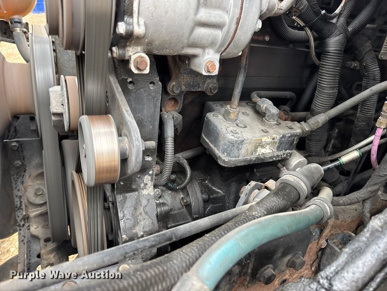 image for item DO2219 2007 International 8600 semi truck