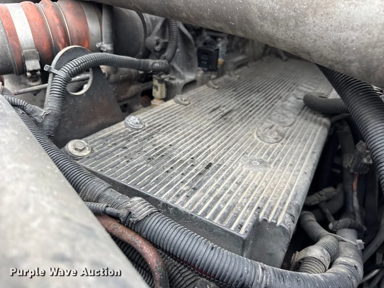 image for item DO2219 2007 International 8600 semi truck