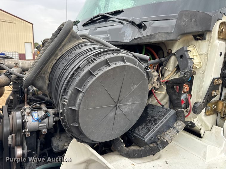 image for item DO2219 2007 International 8600 semi truck