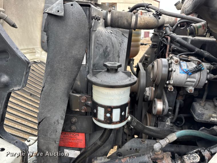 image for item DO2219 2007 International 8600 semi truck