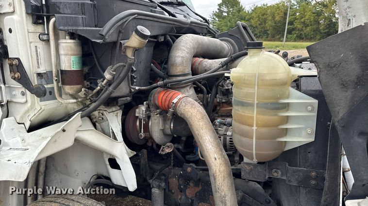 image for item DO2219 2007 International 8600 semi truck