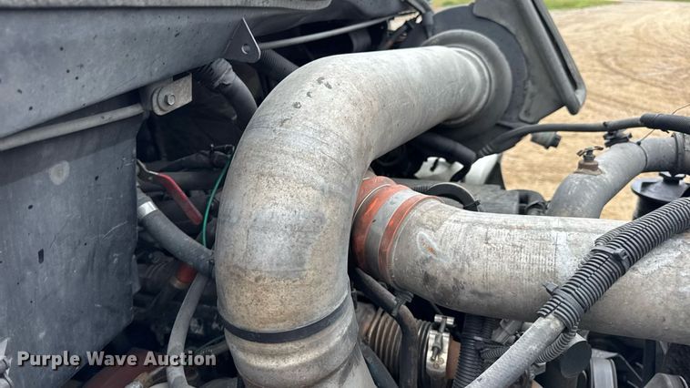 image for item DO2219 2007 International 8600 semi truck