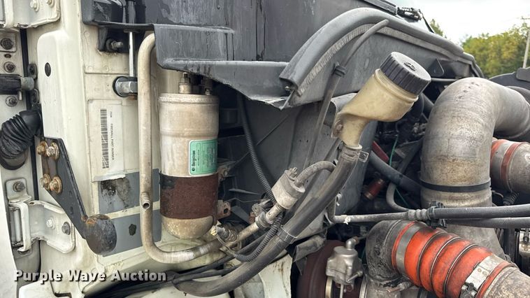 image for item DO2219 2007 International 8600 semi truck