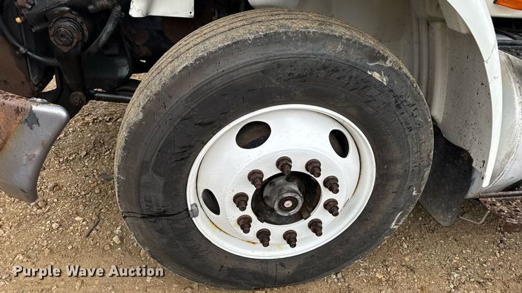 image for item DO2219 2007 International 8600 semi truck