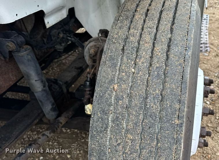 image for item DO2219 2007 International 8600 semi truck