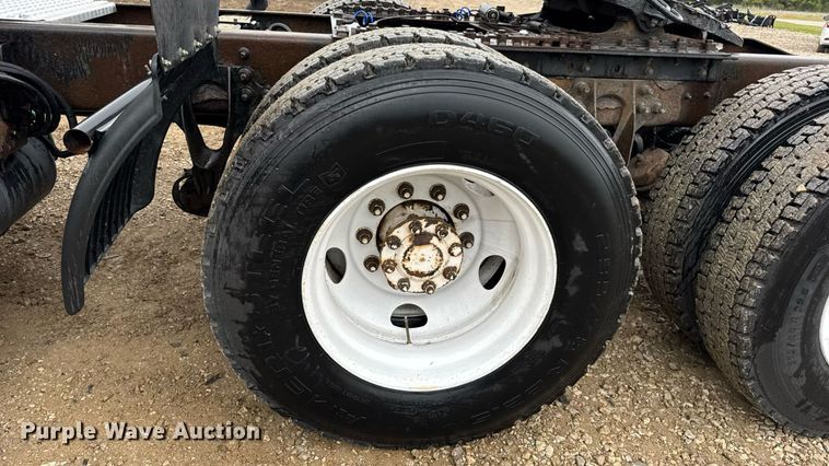 image for item DO2219 2007 International 8600 semi truck