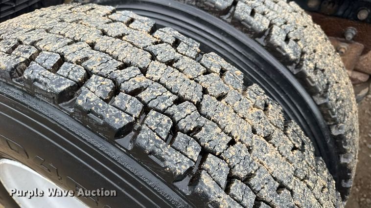 image for item DO2219 2007 International 8600 semi truck