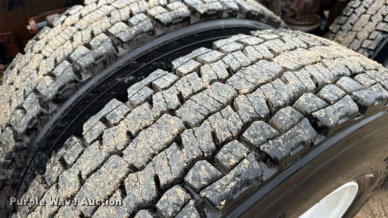 image for item DO2219 2007 International 8600 semi truck