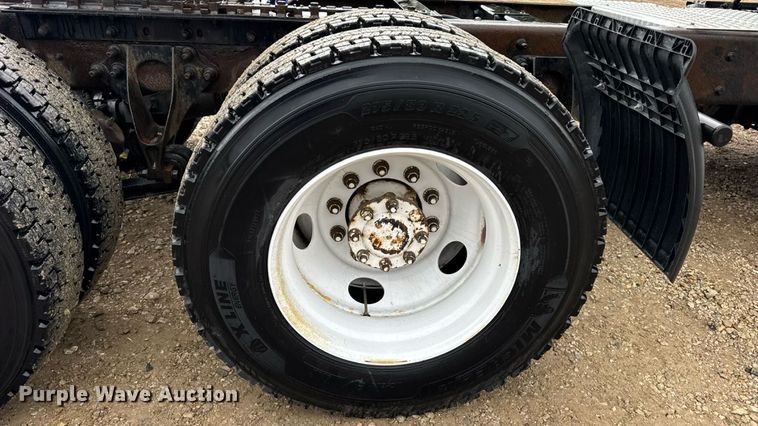 image for item DO2219 2007 International 8600 semi truck