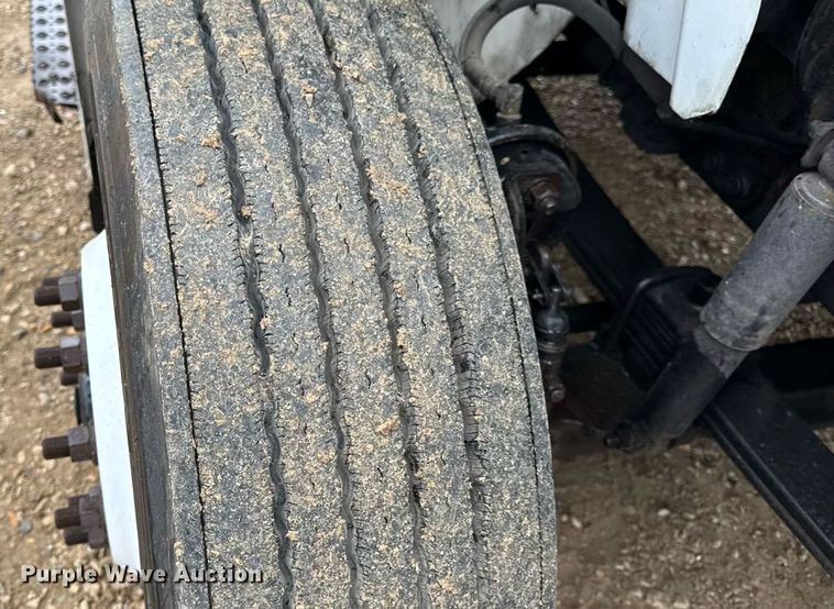 image for item DO2219 2007 International 8600 semi truck