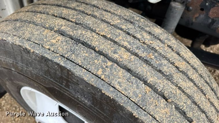 image for item DO2219 2007 International 8600 semi truck