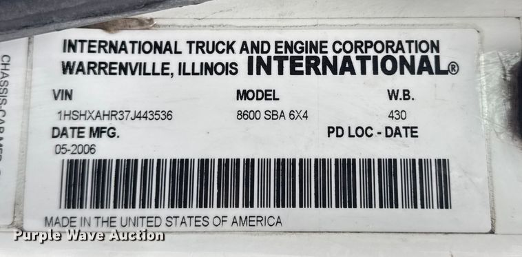 image for item DO2219 2007 International 8600 semi truck