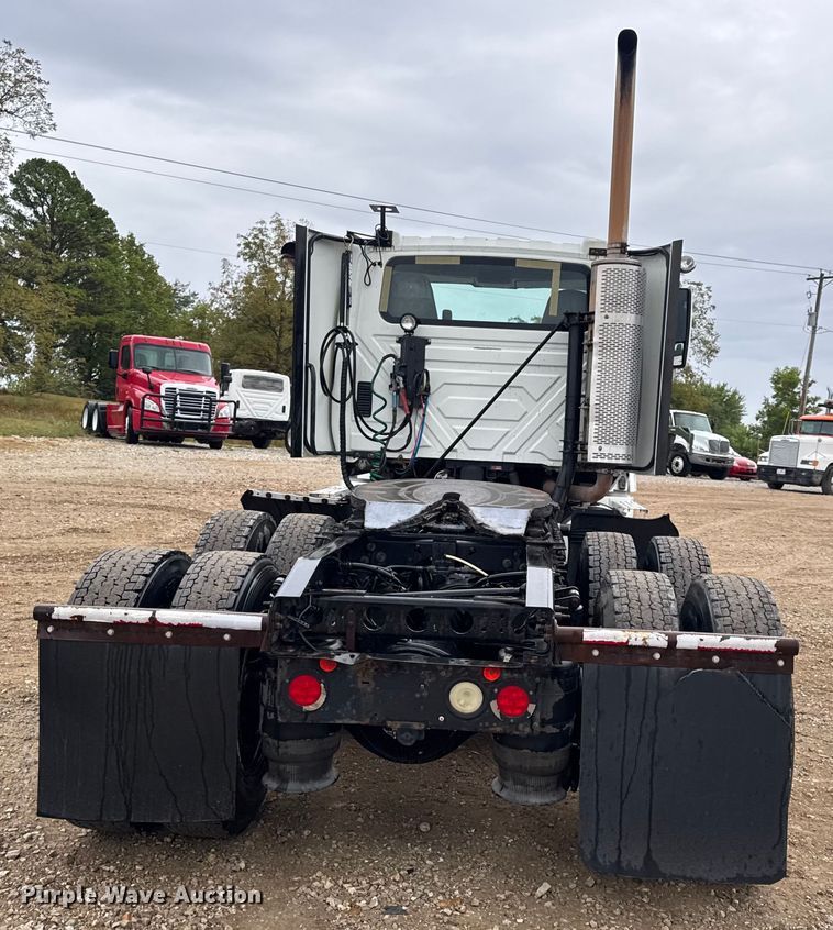 image for item DO2220 2013 International ProStar Plus semi truck