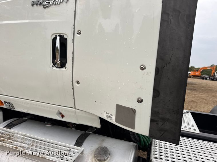 image for item DO2220 2013 International ProStar Plus semi truck
