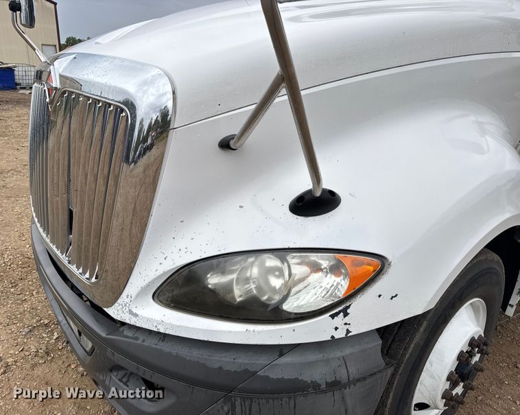 image for item DO2220 2013 International ProStar Plus semi truck