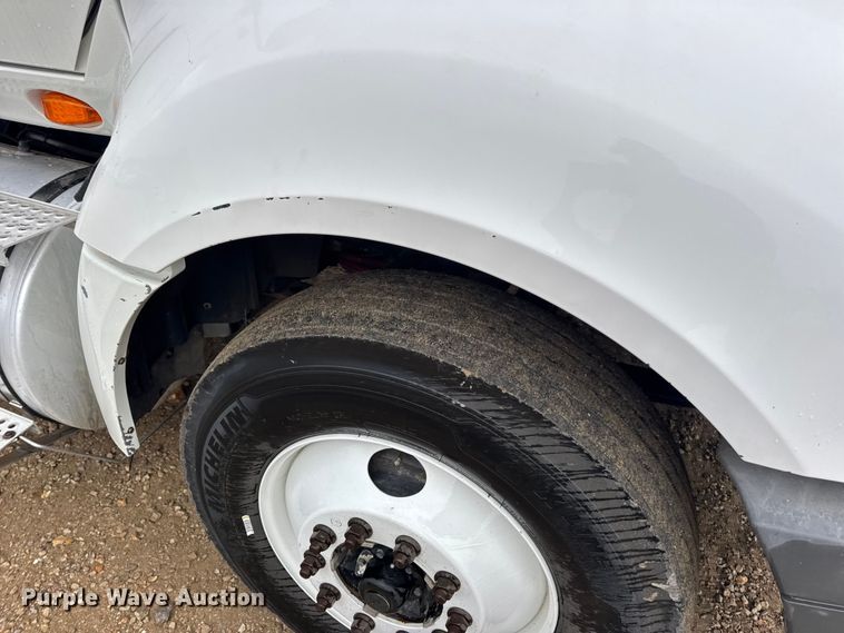 image for item DO2220 2013 International ProStar Plus semi truck