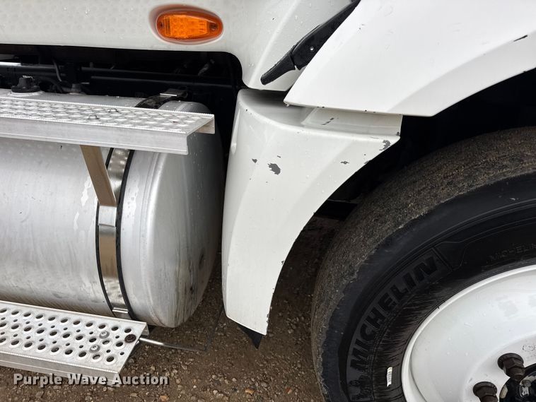 image for item DO2220 2013 International ProStar Plus semi truck