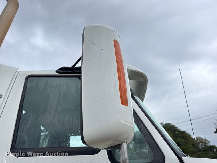 image for item DO2220 2013 International ProStar Plus semi truck