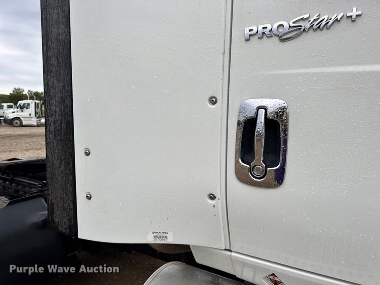 image for item DO2220 2013 International ProStar Plus semi truck