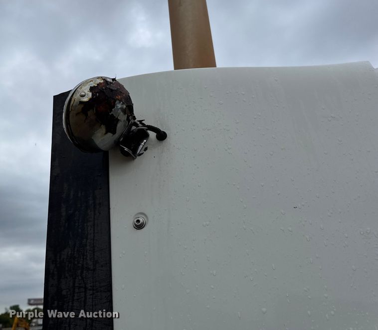 image for item DO2220 2013 International ProStar Plus semi truck