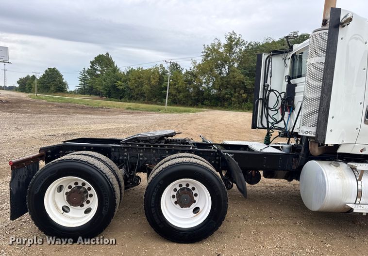 image for item DO2220 2013 International ProStar Plus semi truck