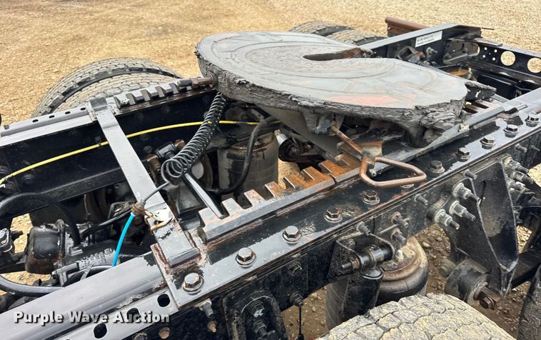 image for item DO2220 2013 International ProStar Plus semi truck