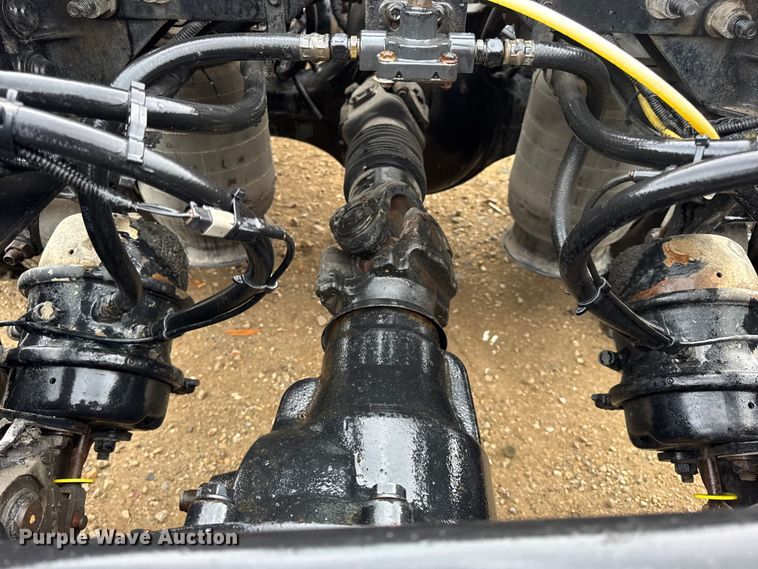 image for item DO2220 2013 International ProStar Plus semi truck