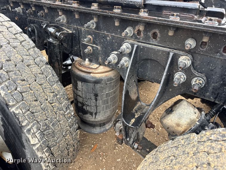 image for item DO2220 2013 International ProStar Plus semi truck