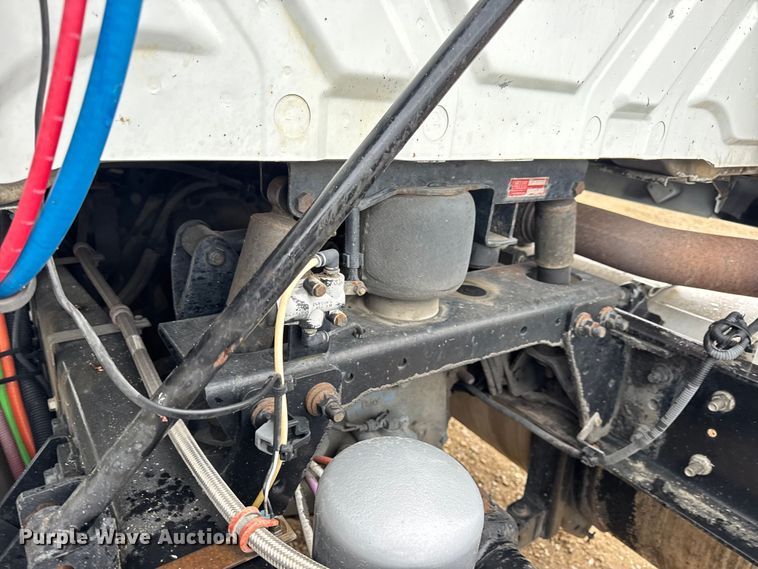 image for item DO2220 2013 International ProStar Plus semi truck