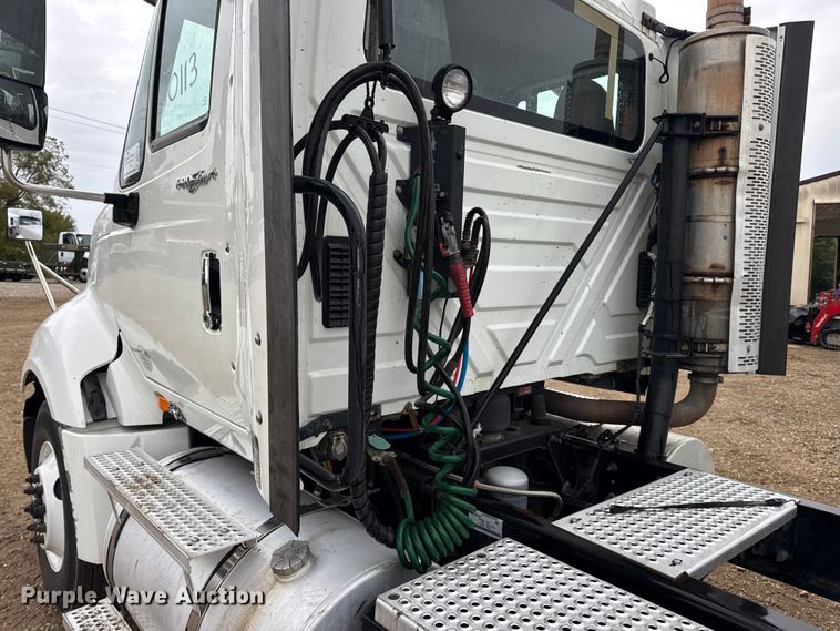 image for item DO2220 2013 International ProStar Plus semi truck