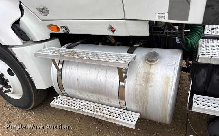 image for item DO2220 2013 International ProStar Plus semi truck